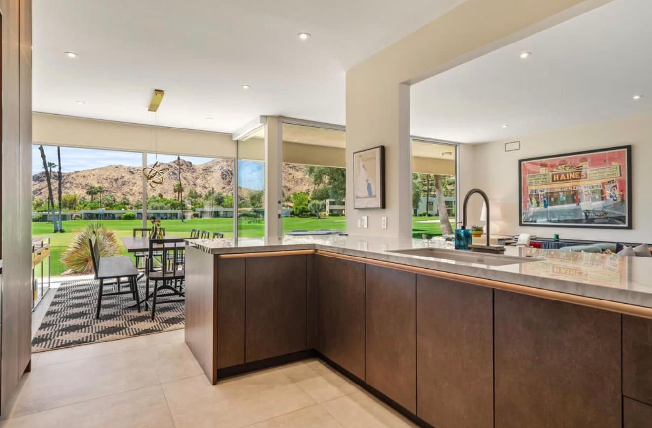 Kitchen and dining connection